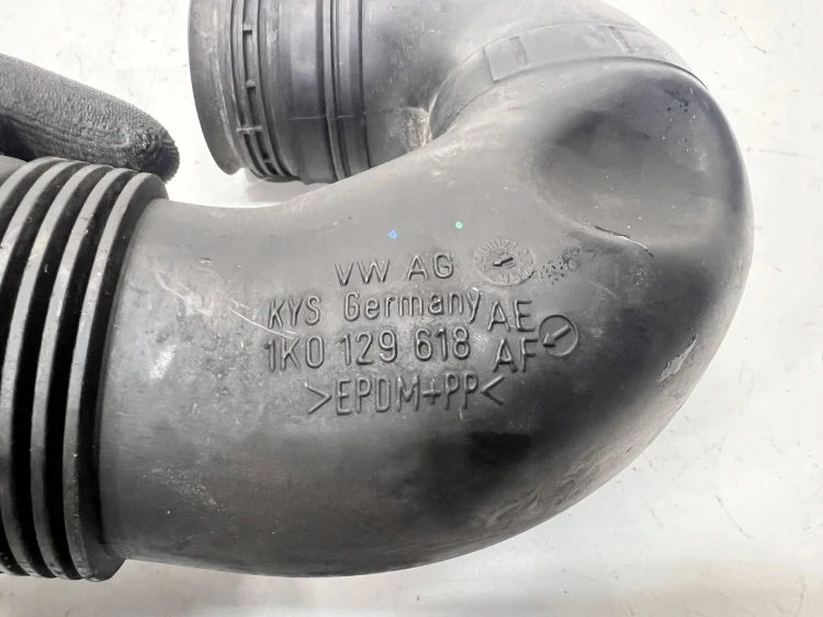 WLOT DOLOT POWIETRZA AUDI A3 8P LIFT 1K0129618AF