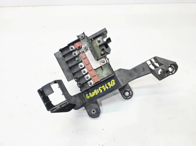 UCHWYT SKRZYNKI BEZPIECZNIKÓW AUDI A1 8X VOLKSWAGEN SEAT SKODA 6R0915343B