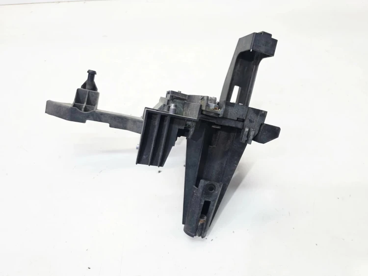 UCHWYT SKRZYNKI BEZPIECZNIKÓW AUDI A1 8X VOLKSWAGEN SEAT SKODA 6R0915343B