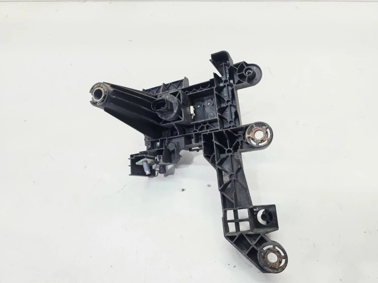 UCHWYT SKRZYNKI BEZPIECZNIKÓW AUDI A1 8X VOLKSWAGEN SEAT SKODA 6R0915343B