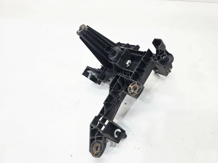 UCHWYT SKRZYNKI BEZPIECZNIKÓW AUDI A1 8X VOLKSWAGEN SEAT SKODA 6R0915343B