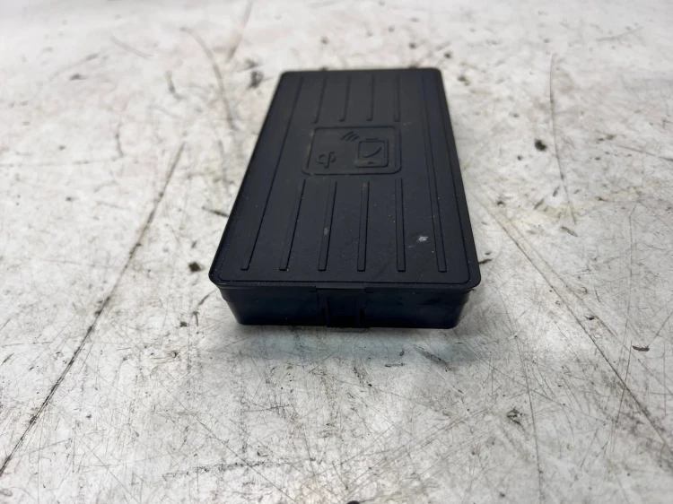 ŁADOWARKA INDUKCYJNA AUDI A3 8Y 4N0035502D
