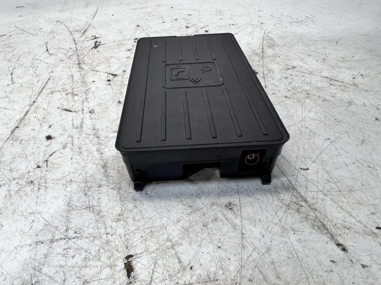 ŁADOWARKA INDUKCYJNA AUDI A3 8Y 4N0035502D