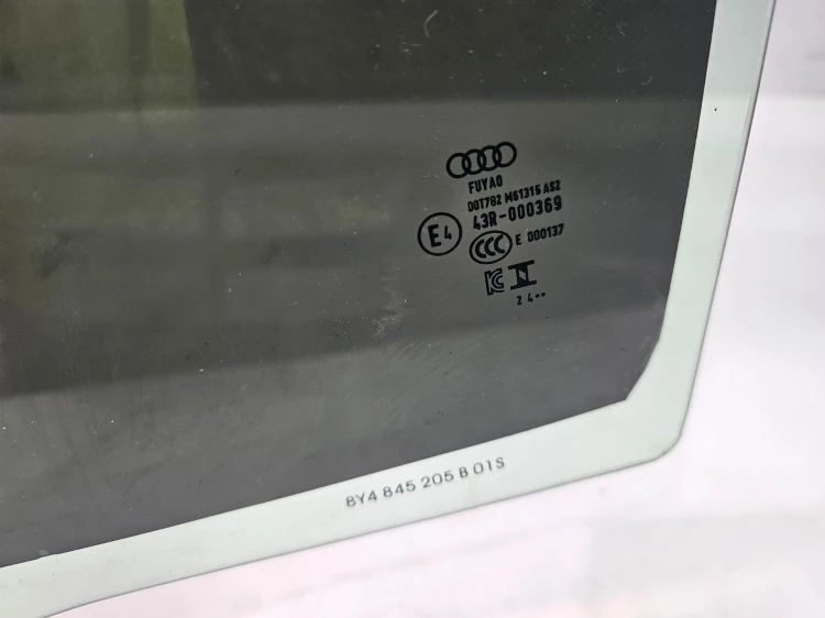 SZYBA BOCZNA DRZWI LEWY TYŁ AUDI A3 8Y SPORTBACK 2024 8Y0845205A