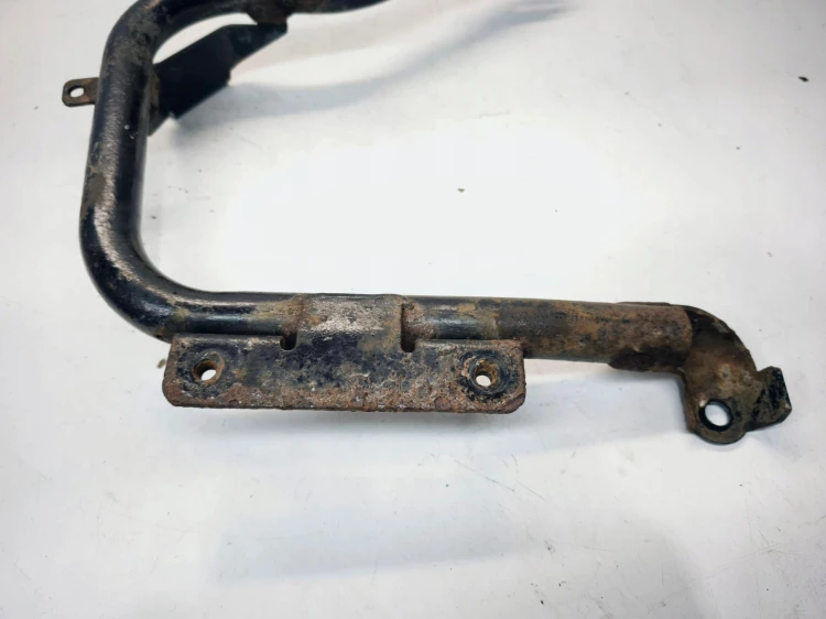 UCHWYT MOCOWANIE WIESZAK ZBIORNIKA ADBLU AUDI A4 B8 A5 8T LIFT 8K0131979C