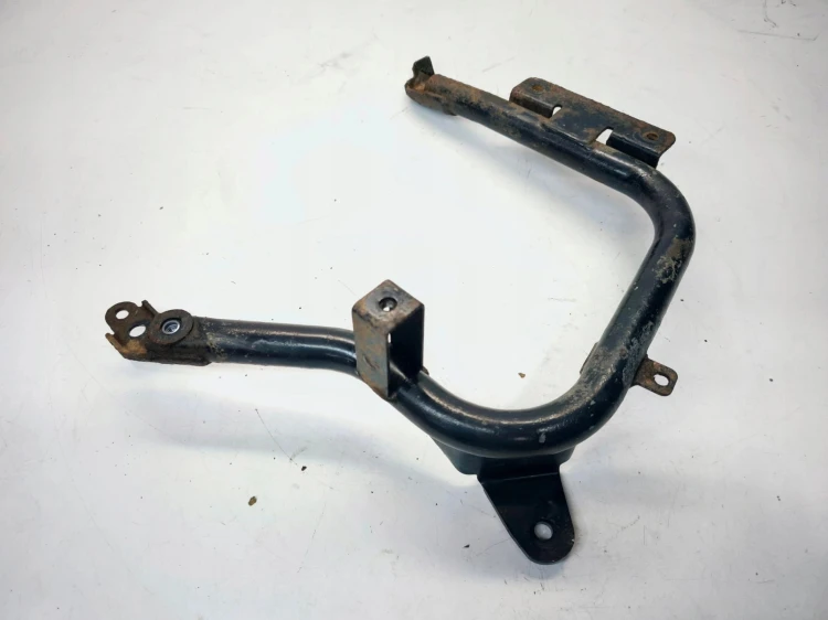 UCHWYT MOCOWANIE WIESZAK ZBIORNIKA ADBLU AUDI A4 B8 A5 8T LIFT 8K0131979C