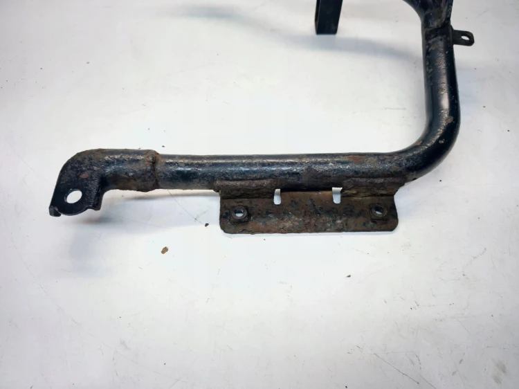 UCHWYT MOCOWANIE WIESZAK ZBIORNIKA ADBLU AUDI A4 B8 A5 8T LIFT 8K0131979C