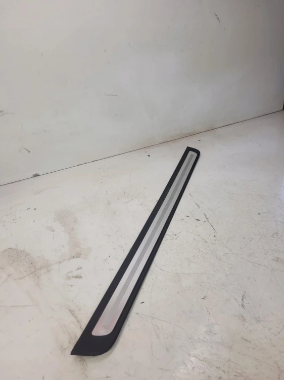 LISTWA PROGOWA PRAWA A5 8T COUPE 8T0853374