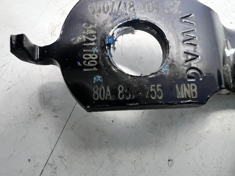 ZAPINKA PASA LEWA PRAWA AUDI Q5 FY 80A857755
