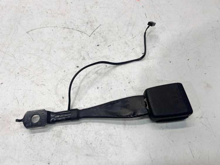 ZAPINKA PASA LEWA PRAWA AUDI Q5 FY 80A857755A