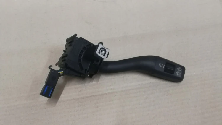 PRZEŁĄCZNIK WYCIERACZEK AUDI A3 8P 8P0953519