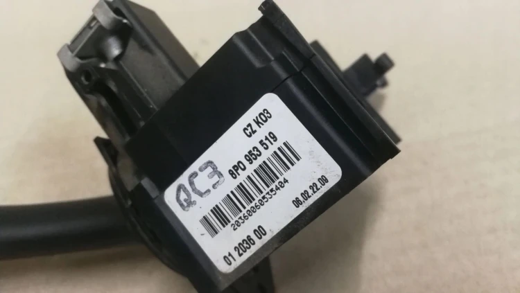PRZEŁĄCZNIK WYCIERACZEK AUDI A3 8P 8P0953519