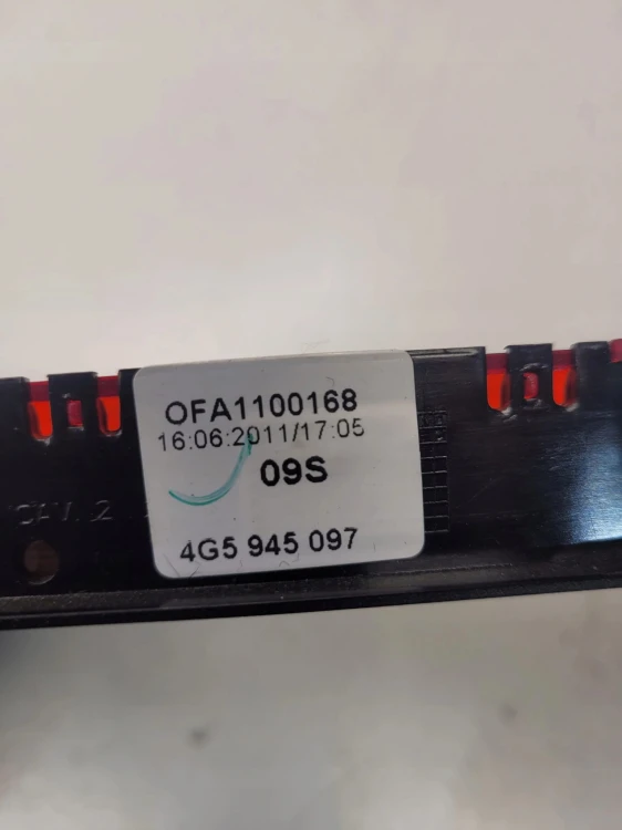 ŚWIATŁO STOP STOPU A6 C7 SEDAN 4G5945097