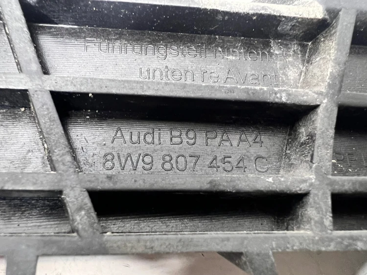 ŚLIZG MOCOWANIE ZDERZAKA PRAWY TYŁ AUDI A4 B9 8W9807454C