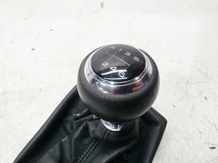 MIESZEK GAŁKA ZMIANY BIEGÓW AUDI A3 8V 8V0863278C 1KT 1/26