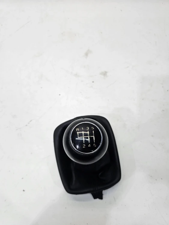 MIESZEK GAŁKA ZMIANY BIEGÓW AUDI A3 8P LIFT 8P0863279 6-BIEGÓW ***2***