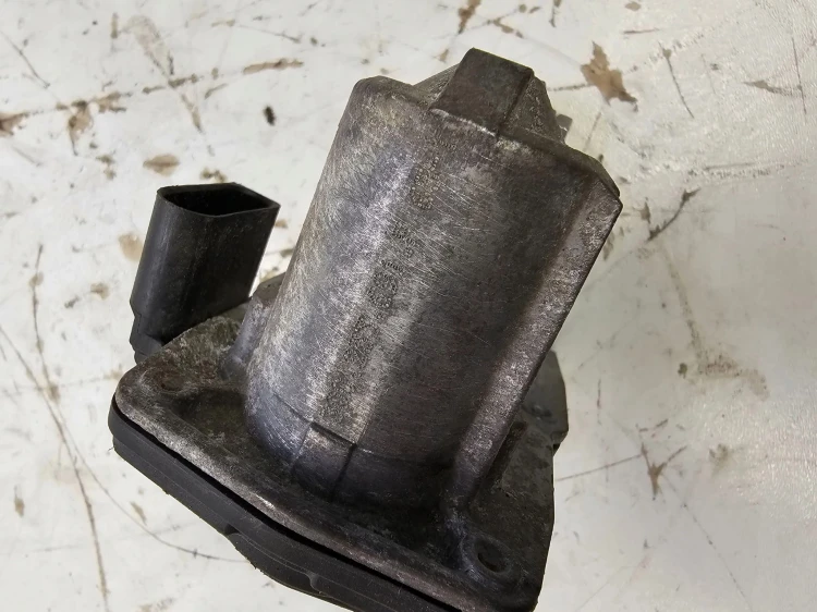 PRZEPUSTNICA WYDECHU AUDI A4 A5 Q5 VW 3Q0253691F