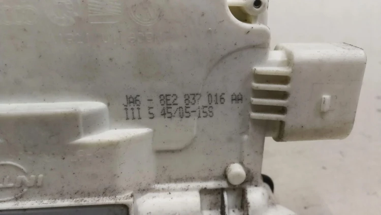 ZAMEK DRZWI PRAWY PRZÓD AUDI A4 B7 8E2837016AA