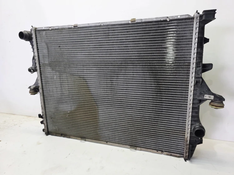 CHŁODNICA WODY AUDI Q7 4L 3.0 TDI 7L0121253A