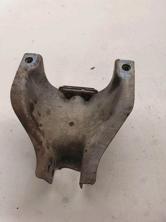 OSŁONA PODUSZKI SILNIKA PRAWA AUDI A4 A5 8K0399060 8K0399060A