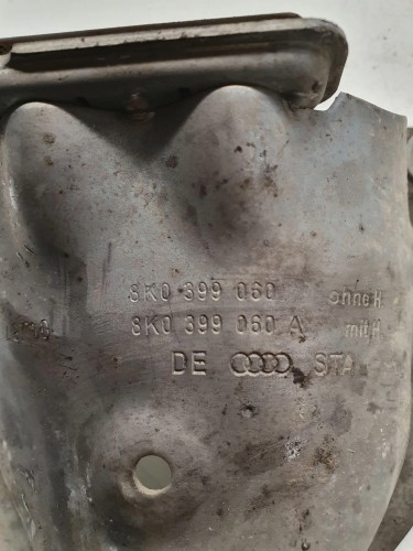 OSŁONA PODUSZKI SILNIKA PRAWA AUDI A4 A5 8K0399060 8K0399060A
