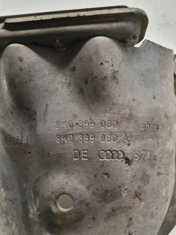 OSŁONA PODUSZKI SILNIKA PRAWA AUDI A4 A5 8K0399060 8K0399060A