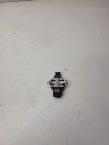 CZUJNIK SENSOR DESZCZU AUDI A4 B9 A5 81A955555