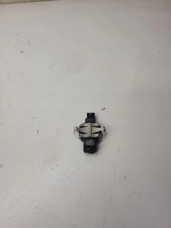 CZUJNIK SENSOR DESZCZU AUDI A4 B9 A5 81A955555