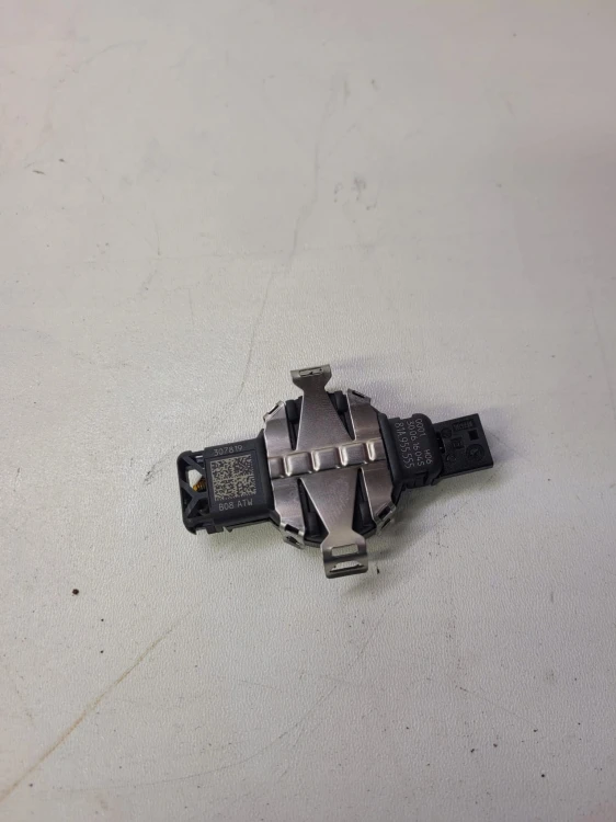 CZUJNIK SENSOR DESZCZU AUDI A4 B9 A5 81A955555