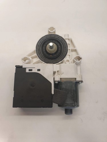 SILNICZEK SZYBY PRAWY AUDI A3 8P LIFT 8P0959802K