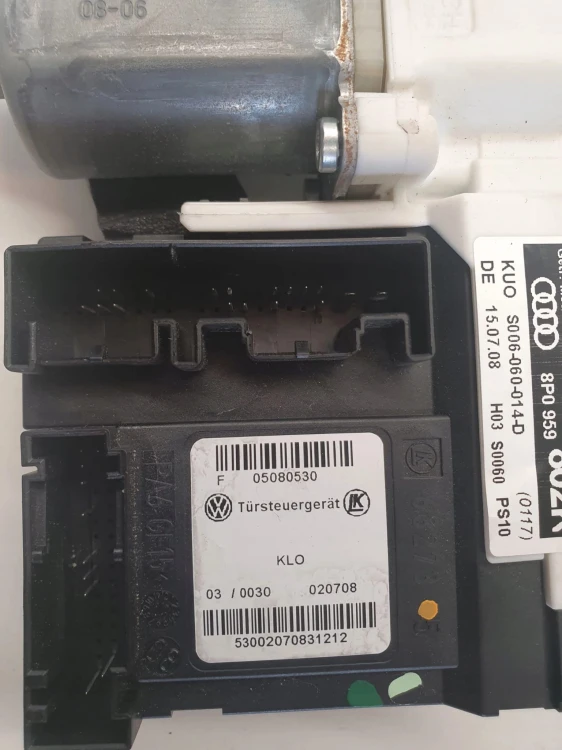 SILNICZEK SZYBY PRAWY AUDI A3 8P LIFT 8P0959802K