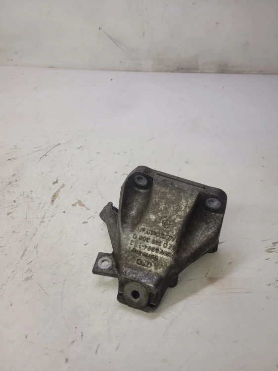 ŁAPA PODPORA SILNIKA AUDI A6 C6 3.0 T 8E0199308Q