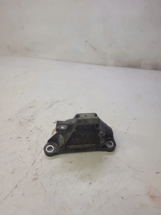 ŁAPA PODPORA SILNIKA AUDI A6 C6 3.0 T 8E0199308Q