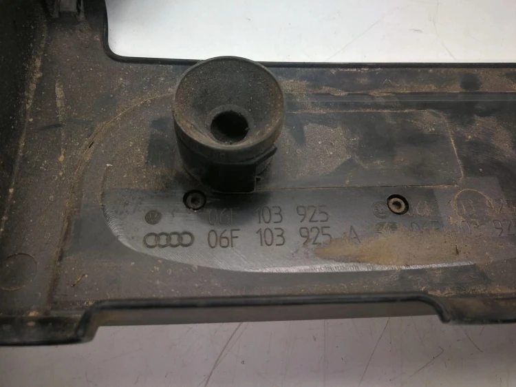 OSŁONA POKRYWA SILNIKA AUDI A3 8P 06F103925
