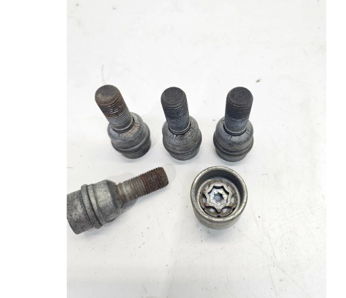 ŚRUBY ZABEZPIECZAJĄCE AUDI VW PŁYWAJĄCA PODKŁADKA ,,X" 8R0698139