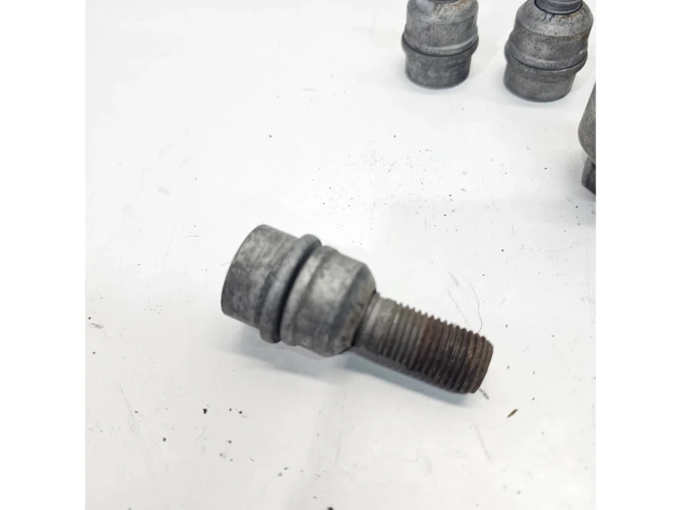 ŚRUBY ZABEZPIECZAJĄCE AUDI VW PŁYWAJĄCA PODKŁADKA ,,X" 8R0698139