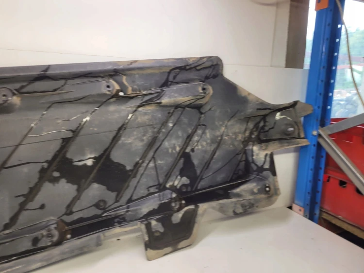 OSŁONA PŁYTA PODWOZIA LEWA AUDI A1 VW 6R0825201 *1*