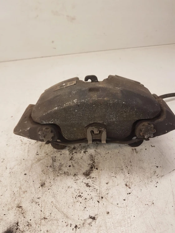 ZACISK HAMULCOWY PRAWY PRZÓD AUDI A6 C7 7 4G0106AK