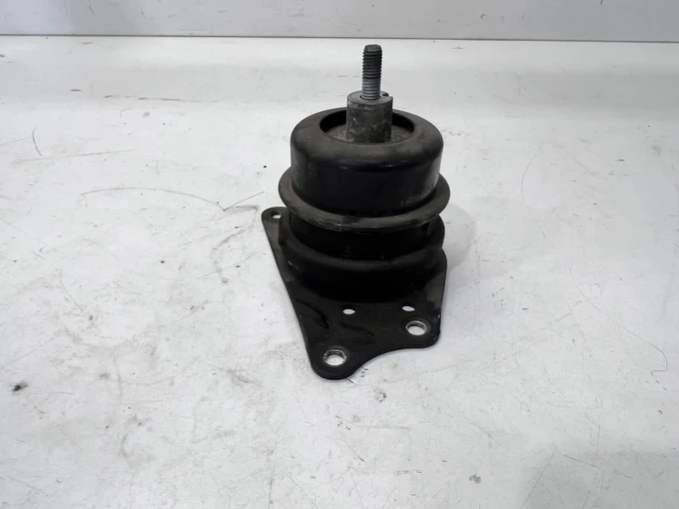 PODUSZKA ŁAPA SILNIKA PRAWA AUDI A1 VW SKODA SEAT 1.6 TDI 6R0199167AE