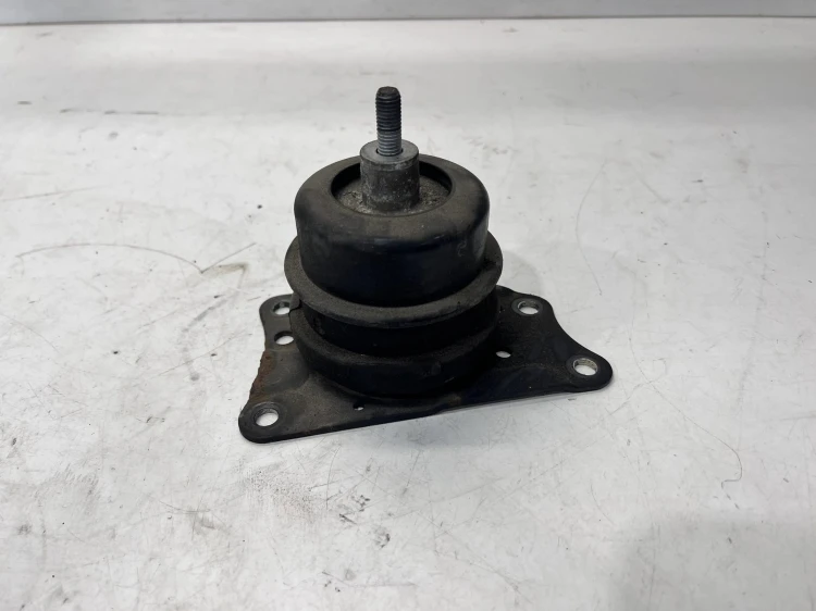 PODUSZKA ŁAPA SILNIKA PRAWA AUDI A1 VW SKODA SEAT 1.6 TDI 6R0199167AE