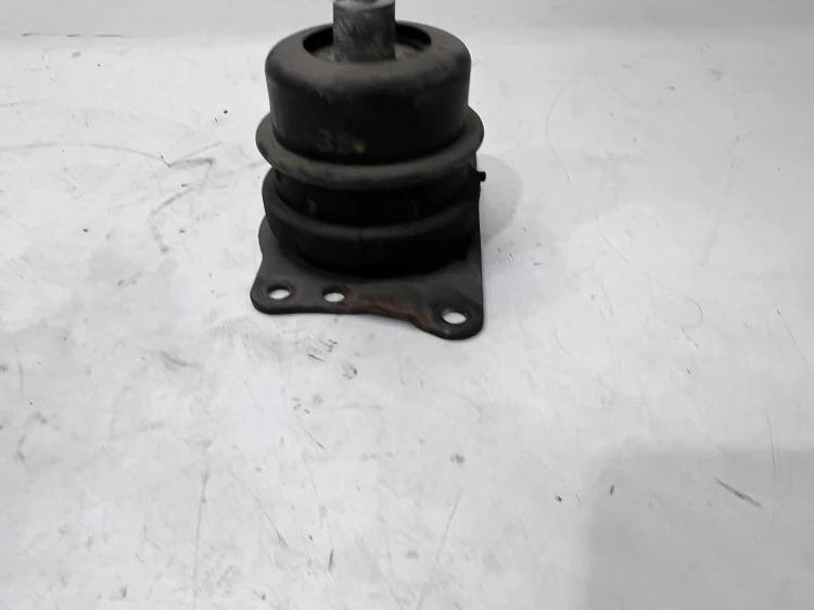 PODUSZKA ŁAPA SILNIKA PRAWA AUDI A1 VW SKODA SEAT 1.6 TDI 6R0199167AE
