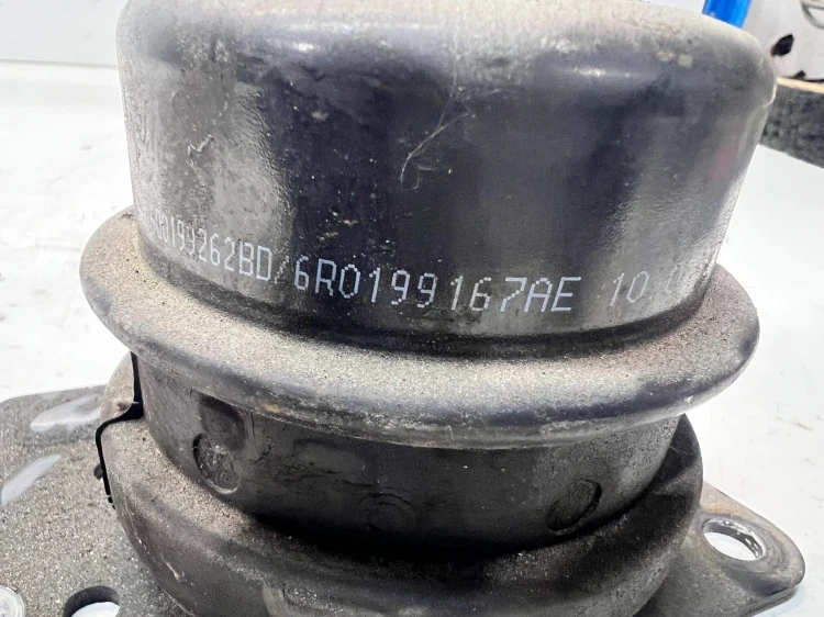 PODUSZKA ŁAPA SILNIKA PRAWA AUDI A1 VW SKODA SEAT 1.6 TDI 6R0199167AE