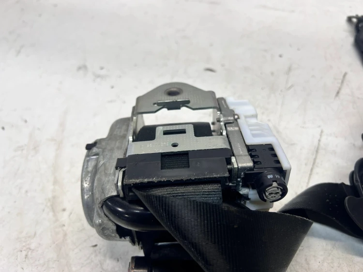 PAS BEZPIECZEŃSTWA LEWY PRZÓD AUDI A3 8Y 8Y0857705K