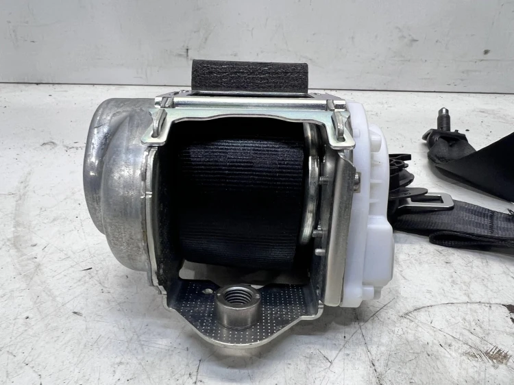 PAS BEZPIECZEŃSTWA PRAWY PRZÓD AUDI A3 8Y 8Y0857706K