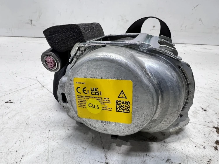 PAS BEZPIECZEŃSTWA PRAWY PRZÓD AUDI A3 8Y 8Y0857706K