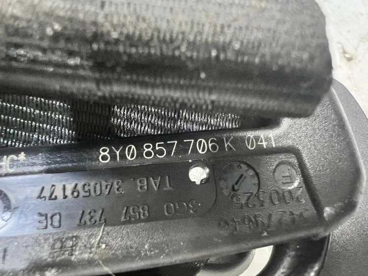 PAS BEZPIECZEŃSTWA PRAWY PRZÓD AUDI A3 8Y 8Y0857706K