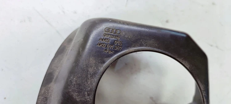 OSŁONA ZBIORNIKA PŁYNU HAMULC AUDI A6 C8 4K0611367