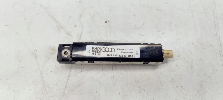 WZMACNIACZ ANTENOWY AUDI A3 8V 8V4035225B