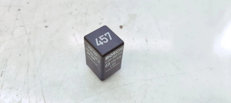 PRZEKAŹNIK ŚWIEC ŻAROWYCH AUDI VOLKSWAGEN SEAT SKODA 038907281B 457