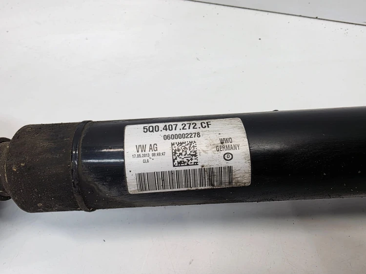PÓŁOŚ PRAWA DŁUGA AUDI A3 8V VOLKSWAGEN SEAT SKODA 5Q0407272CF